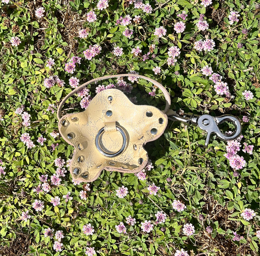 Daisy Charm Keychain Butter