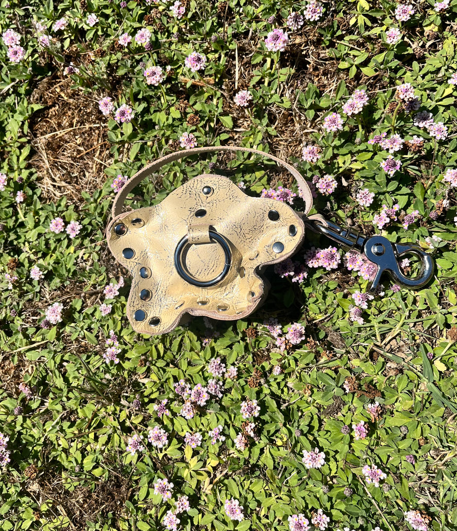Daisy Charm Keychain Butter