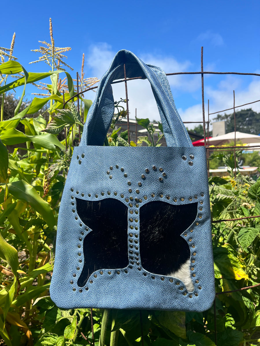 Butterfly Tote 𐦍 blue pebble three