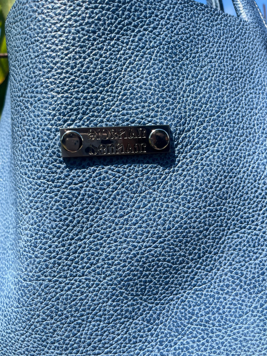 Butterfly Tote 𐦍 blue pebble one