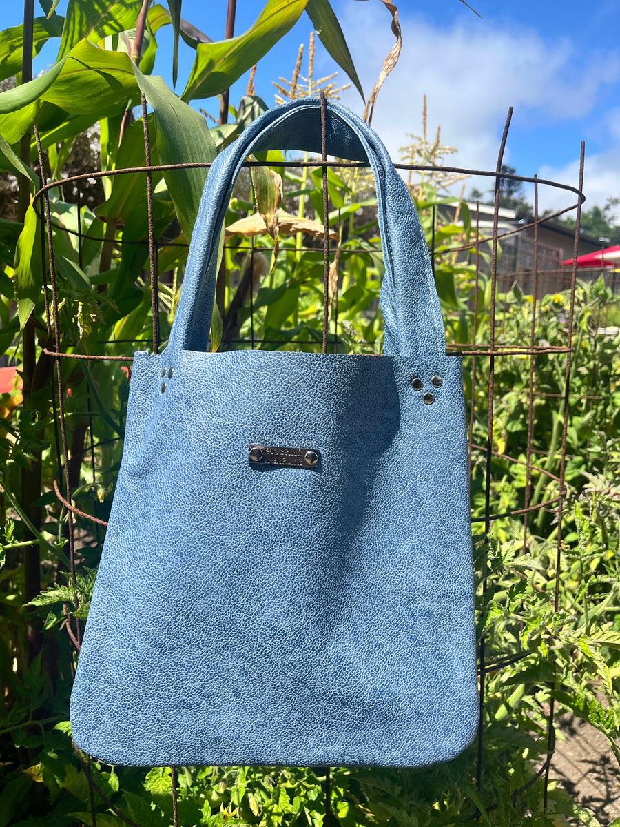 Butterfly Tote 𐦍 blue pebble two