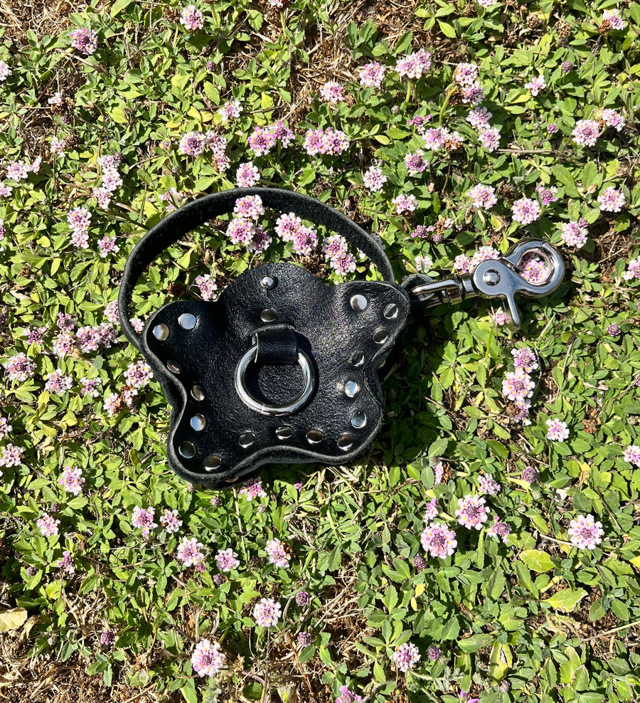 Daisy Charm Keychain Black